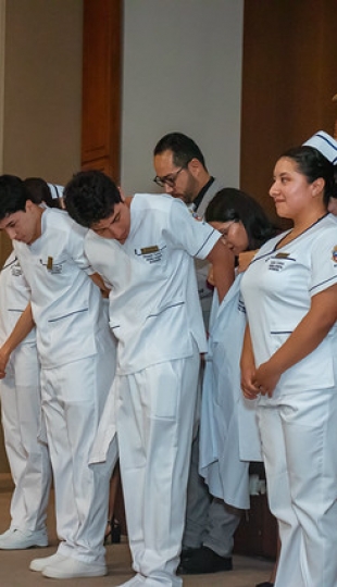 Ceremonia de Imposición de Insignias – Enfermería Cohorte 2026–2027
