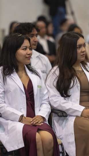 Imposición de Insignias – Carrera de Medicina