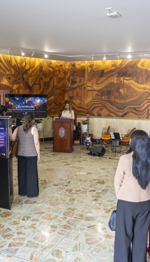 Conversatorio e inauguración de la exposición “Astrónomas” en UTPL
