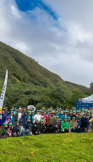 Reforestación en Cajanuma en alianza con Cascos Verdes Reforestación en Cajanuma en alianza con Cascos Verdes