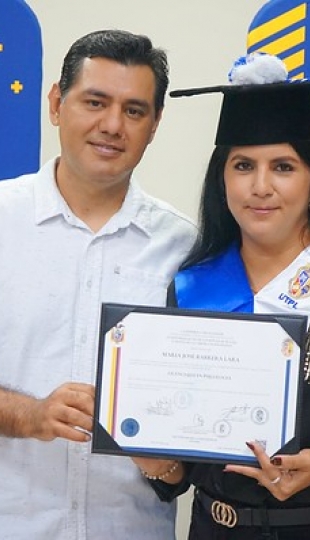 Nuevos profesionales de Galápagos recibieron su título Nuevos profesionales de Galápagos recibieron su título