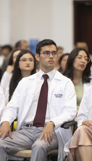 Imposición de Insignias – Carrera de Medicina