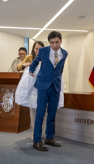 Estudiantes de Fisioterapia reciben sus mandiles