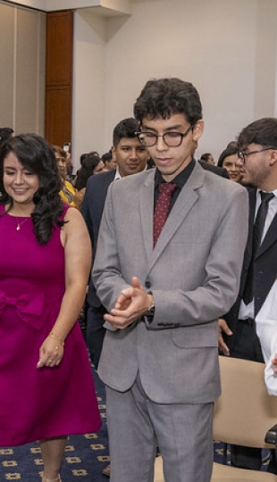 Imposición de mandiles a estudiantes de Fisioterapia