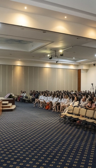 Imposición de mandiles a internos rotativos de la carrera de Nutrición y Dietética – Cohorte mayo 2025 / abril 2026