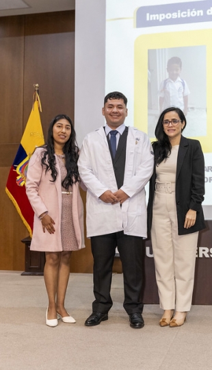 Imposición de mandiles a estudiantes de Fisioterapia