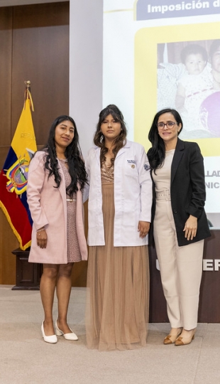 Imposición de mandiles a estudiantes de Fisioterapia