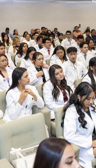 Imposición de mandiles | Carrera de Bioquímica y Farmacia