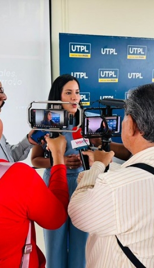Entrega de Becas UTPL a estudiantes Abanderados | Quevedo
