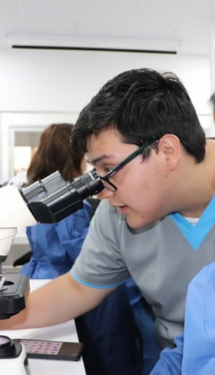 Talleres Académicos dirigidos a estudiantes de bachillerato de Loja Talleres Académicos dirigidos a estudiantes de bachillerato de Loja