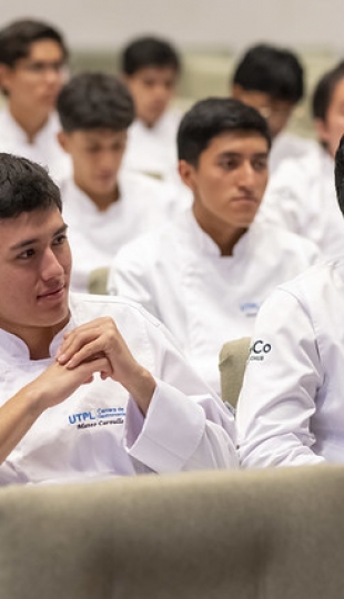 Investidura de estudiantes de primer ciclo de la carrera de Gastronomía UTPL