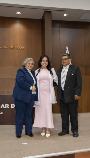 Imposición de Insignias – Carrera de Medicina