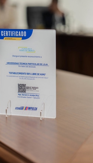 UTPL certificada Establecimiento 100% Libre de Humo UTPL certificada Establecimiento 100% Libre de Humo