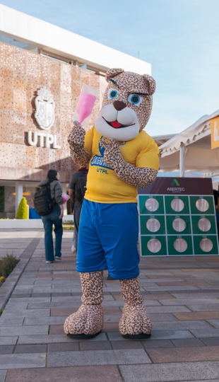 Feria Académica 2025 "Transforma tu Vida Universitaria"