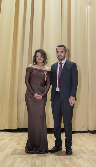 Entrega de condecoración a Claudia Cartuche Flores