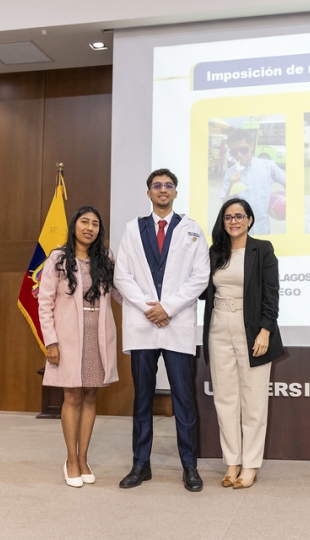 Imposición de mandiles a estudiantes de Fisioterapia