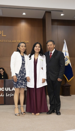 Imposición de Insignias – Carrera de Medicina