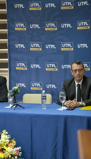 Entrega de becas Hidalgo e Hidalgo a estudiantes de la UTPL