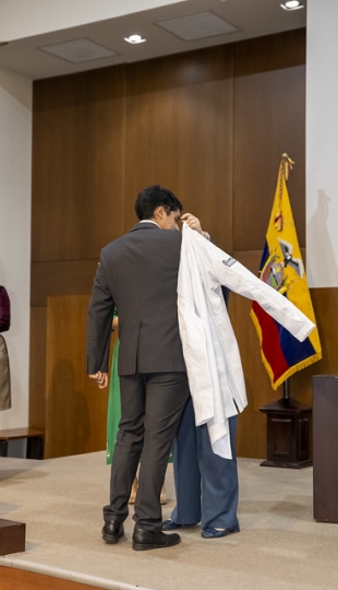 Imposición de mandiles a internos rotativos de la carrera de Nutrición y Dietética – Cohorte mayo 2025 / abril 2026