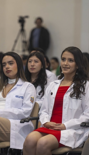 Ceremonia de imposición de mandiles a los estudiantes de 7mo ciclo de la carrera de Psicología Clínica