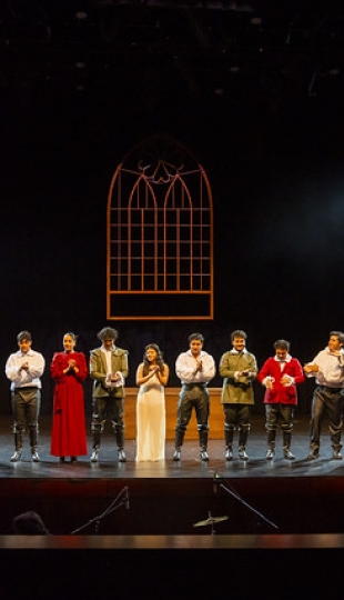 La Compañía de Teatro UTPL conmemoró sus 20 años de trayectoria artística con el estreno de la obra Otelo