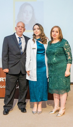 Imposición de insignias a estudiantes de Medicina