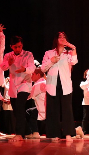 Carrera de Comunicación presentó la obra de teatro "Espejos" Carrera de Comunicación presentó la obra de teatro "Espejos"