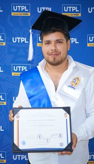 Nuevos profesionales de Galápagos recibieron su título Nuevos profesionales de Galápagos recibieron su título