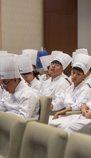 Investidura de estudiantes de primer ciclo de la carrera de Gastronomía UTPL Investidura de estudiantes de primer ciclo de la carrera de Gastronomía UTPL