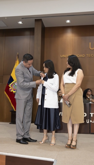 Imposición de Insignias – Carrera de Medicina