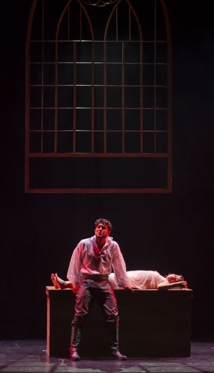 La Compañía de Teatro UTPL conmemoró sus 20 años de trayectoria artística con el estreno de la obra Otelo La Compañía de Teatro UTPL conmemoró sus 20 años de trayectoria artística con el estreno de la obra Otelo