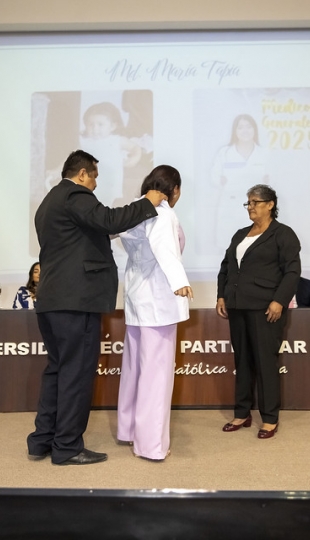 Ceremonia de Imposición de Mandiles – Medicina UTPL Ceremonia de Imposición de Mandiles – Medicina UTPL