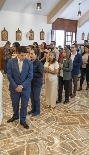 Imposición de mandiles a estudiantes de Fisioterapia