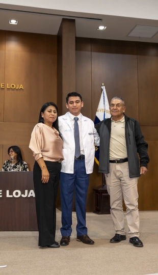 Imposición de Insignias – Carrera de Medicina