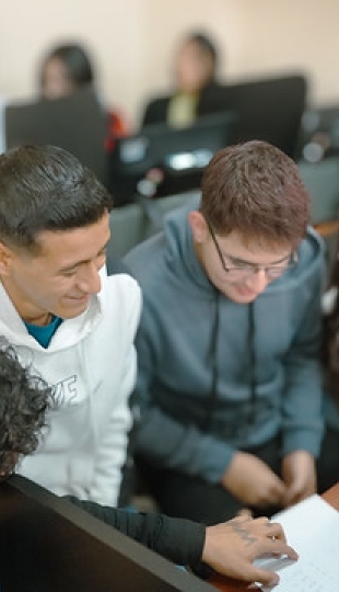 Aprendizaje colaborativo con apoyo de la IA para potenciar la enseñanza de contenidos en Inglés