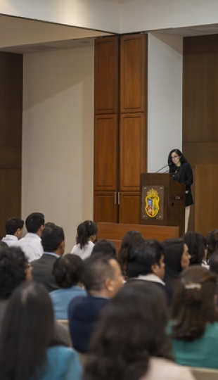 Imposición de Insignias – Carrera de Medicina