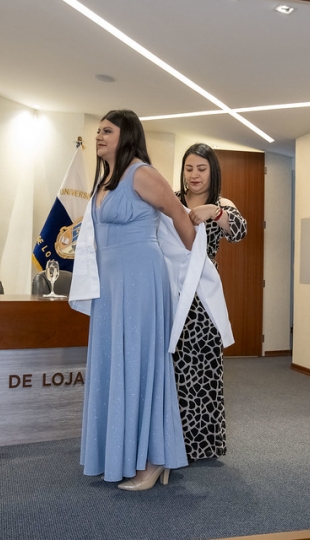 Estudiantes de Fisioterapia reciben sus mandiles Estudiantes de Fisioterapia reciben sus mandiles