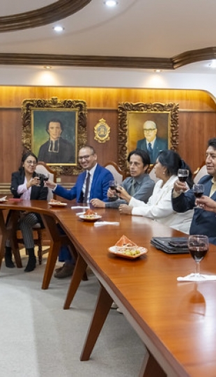 Firma de convenios específicos de cooperación interinstitucional entre la UTPL, la Federación Nacional de Corredores de Bienes Raíces y la Unidad Educativa Fiscomisional de Fuerzas Armadas “Colegio Militar n.º 5 Tcrn. Lauro Guerrero”. Firma de convenios específicos de cooperación interinstitucional entre la UTPL, la Federación Nacional de Corredores de Bienes Raíces y la Unidad Educativa Fiscomisional de Fuerzas Armadas “Colegio Militar n.º 5 Tcrn. Lauro Guerrero”.
