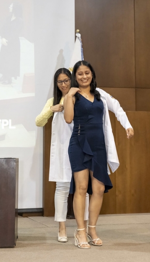 Imposición de mandiles a internos rotativos de la carrera de Nutrición y Dietética – Cohorte mayo 2025 / abril 2026