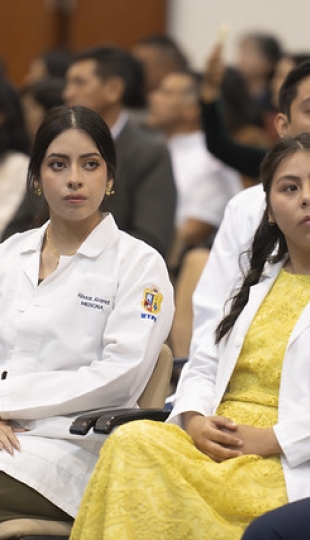 Imposición de Insignias – Carrera de Medicina