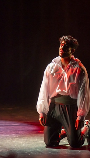 La Compañía de Teatro UTPL conmemoró sus 20 años de trayectoria artística con el estreno de la obra Otelo La Compañía de Teatro UTPL conmemoró sus 20 años de trayectoria artística con el estreno de la obra Otelo