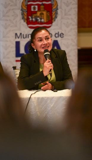Rueda de prensa socialización de resultados del perfil turista a la ciudad de Loja en 2025.