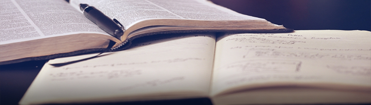 Graduados UTPL exponen sus libros