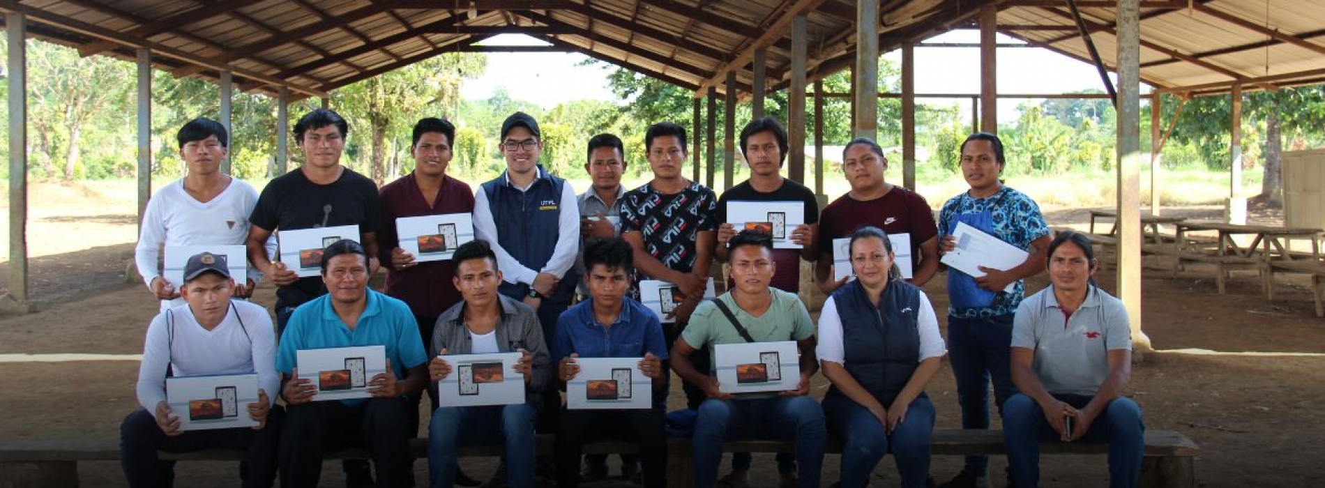 29 tablets entregó la utpl a estudiantes de la Amazonía