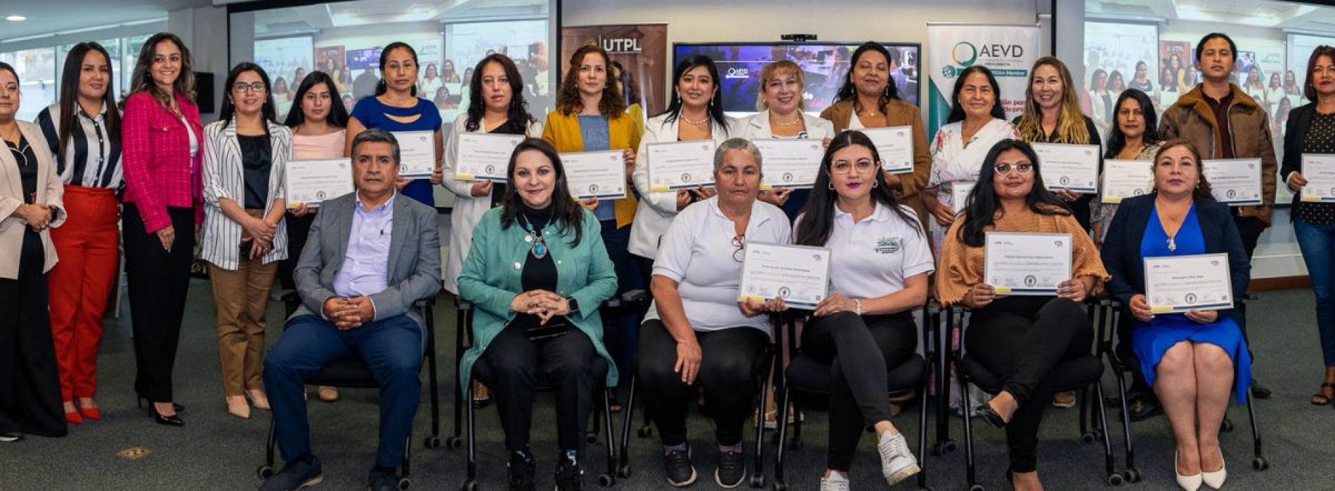 Proyecto de vinculación impulsa formación digital de mujeres emprendedoras