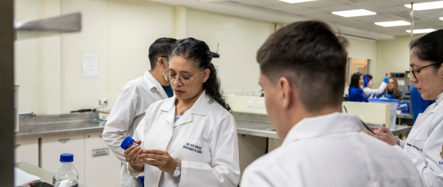 Química verde capacitación en UTPL